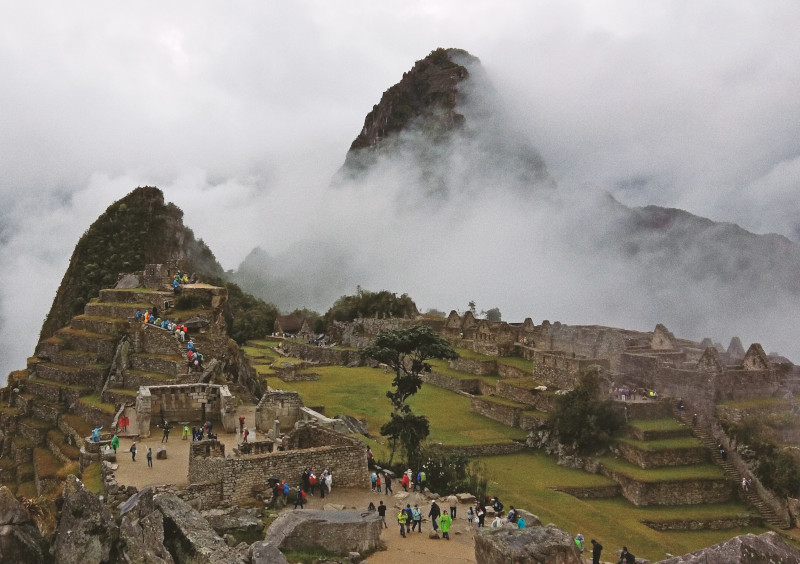 How were the stones of Machu Picchu cut?